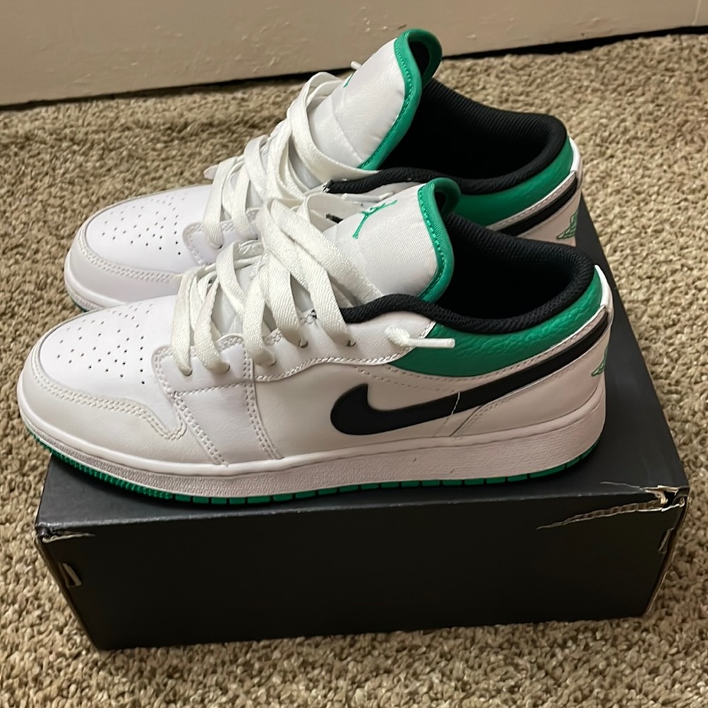 Jordan 1 low lucky green